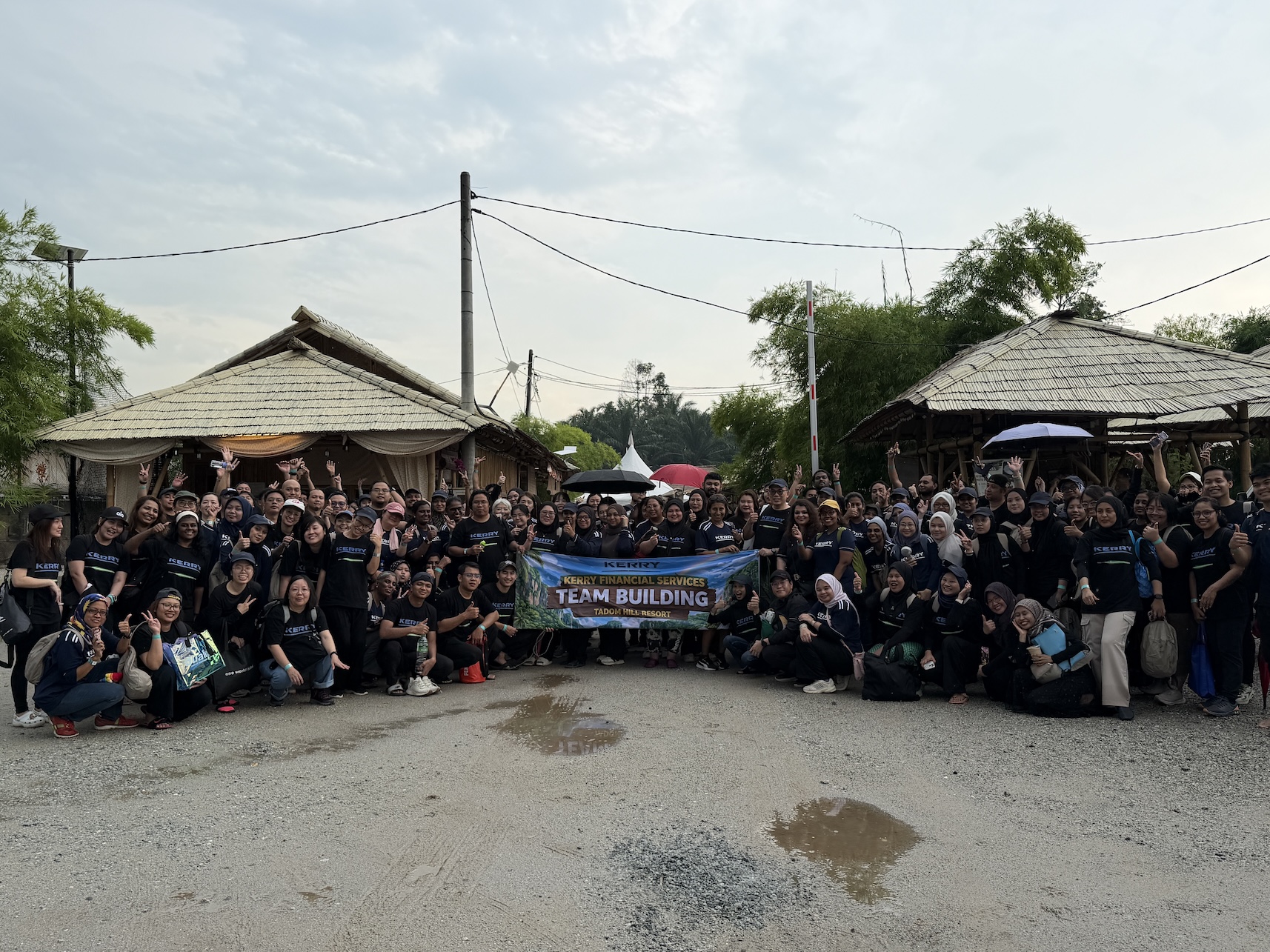 Large outdoor corporate team building group