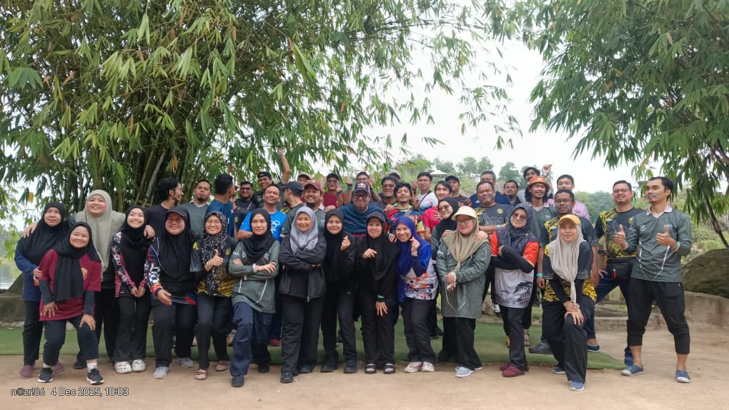 Night team building group photo
